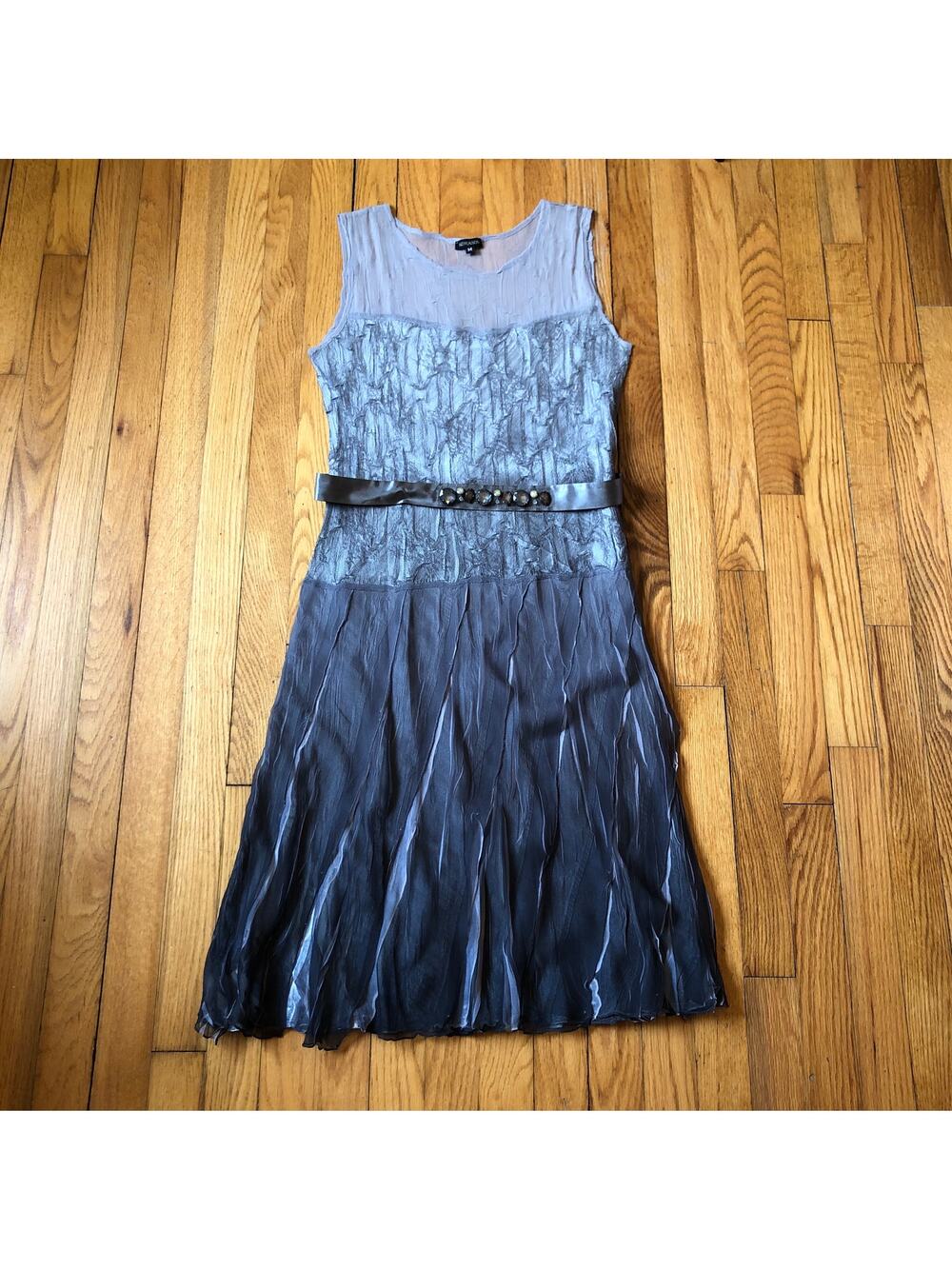 Komarov NWOT Women's Gray Crinkle Belted Sleeveless Sheath Dress M